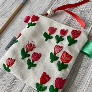 trousse fleurie brodée main mimousk