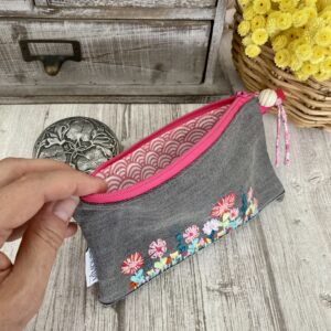 trousse brodée main mimousk