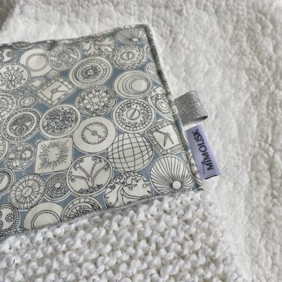 Couverture Liberty & sherpa -tricot, polaire sherpa, liberty horloges écru/ciel