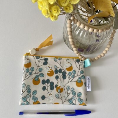 Trousse discrétion enduite / motif koalas, jaune bleu