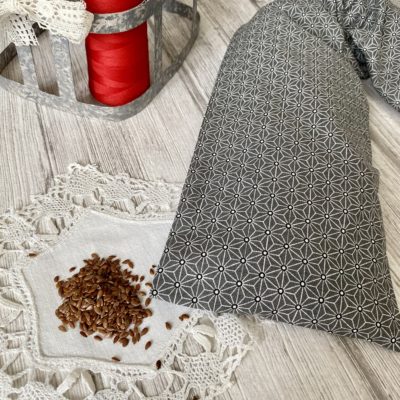 Bouillotte longue XL pour cervicales en graines de lin bio, tissu motif japonais Saki Gris – Image 3