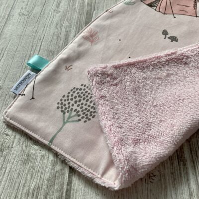 Serviette élastiquée coton et éponge bambou / Forêt enchantée / Rose – Image 2