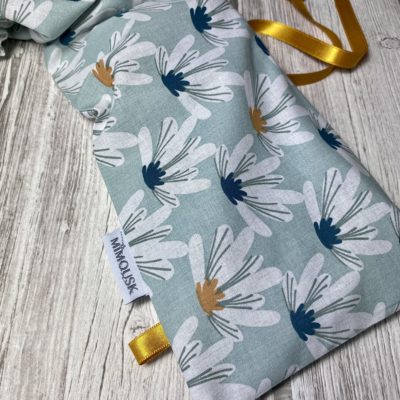 Bouillotte longue XL pour cervicales en graines de lin bio, marguerites Myriel, celadon – Image 2