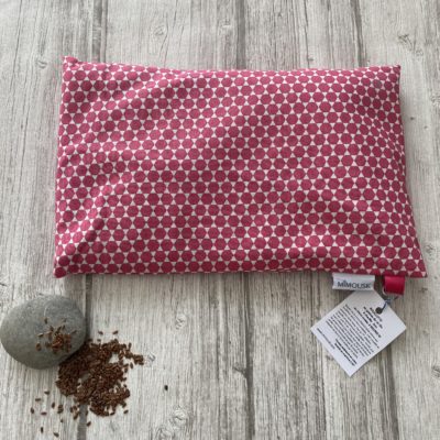 Bouillotte rectangulaire en graines de lin bio, motif géométrique, rose fuschia et blanc