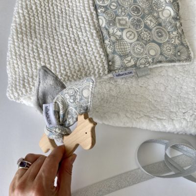Couverture Liberty & sherpa -tricot, polaire sherpa, liberty horloges écru/ciel – Image 3