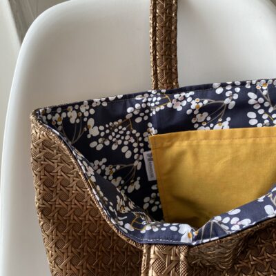 Grand sac cabas simili cannage et oiseaux, coloris marron cuivré – Image 2