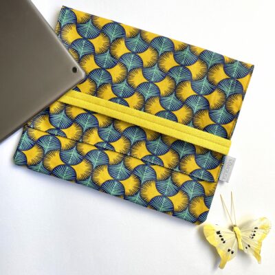 Housse pour tablette, enduit motif wax, coloris vert et jaune