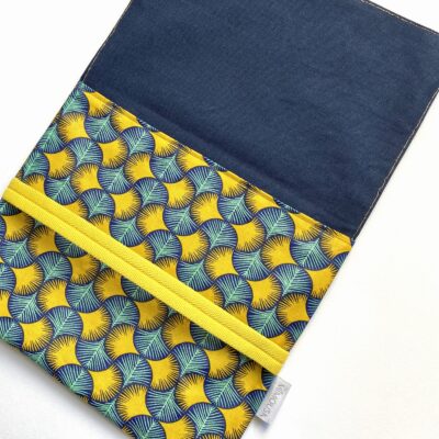 Housse pour tablette, enduit motif wax, coloris vert et jaune – Image 2
