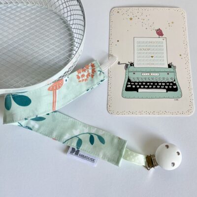 Attache-sucette clip bois blanc / vert et corail