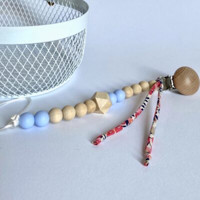 Attache-sucette perles silicone et bois / bleu et liberty rose – Image 2