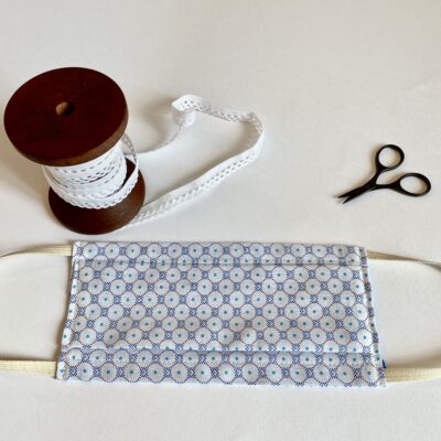 Masque 3 plis adulte, motif ronds, bleu et blanc – Image 2