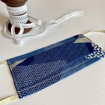 Masque 3 plis adulte, imprimé abstrait bleu gris marine – Image 2