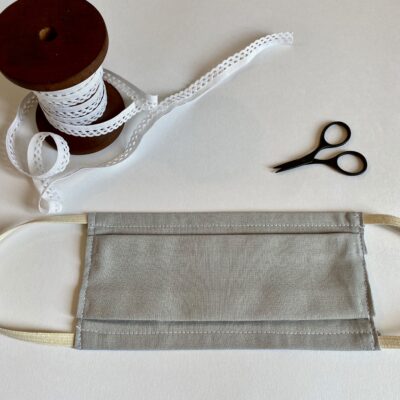 Masque 3 plis adulte, uni gris clair – Image 2