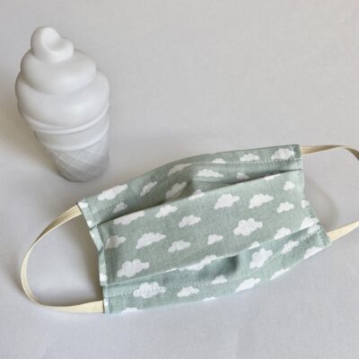 Masque Enfant - 7/11 ans - nuages vert celadon blanc