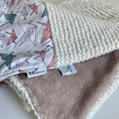 Couverture blanche pailletée - tricot, polaire parme et tissu grues origami – Image 2
