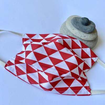 Masque 3 plis adulte, motif triangles, rouge blanc