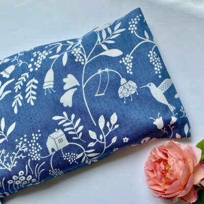 Bouillotte rectangulaire, imprimé maison colibri, bleue – Image 2