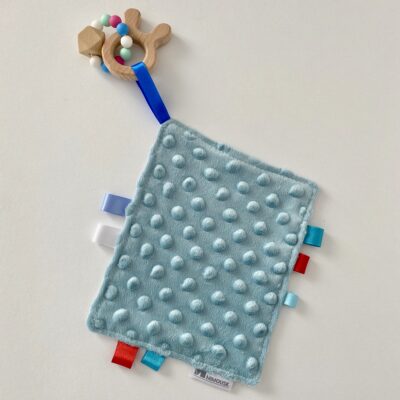 Doudou anneau de dentition, bois et silicone, décor avions – Image 2