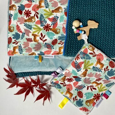 Couverture Léopards - tricot, polaire et tissu imprimé jungle – Image 3