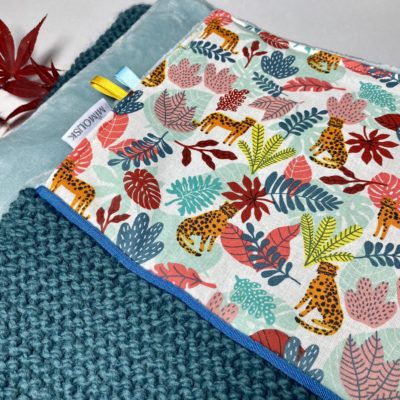 Couverture Léopards - tricot, polaire et tissu imprimé jungle – Image 2