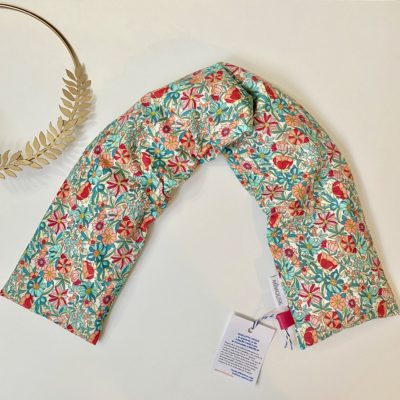 Bouillotte longue pour cervicales en graines de lin bio, imprimé fleuri turquoise/corail