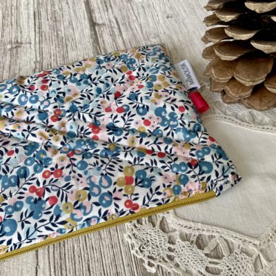 Pochette matelassée Liberty, wiltshire porcelaine, coloris bleu moutarde gris rose – Image 4