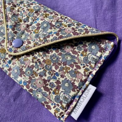 Pochette enveloppe matelassée Liberty fleuri, doublée Lin, coloris brun mauve bleu – Image 2