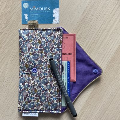 Pochette enveloppe matelassée Liberty fleuri, doublée Lin, coloris brun mauve bleu – Image 3