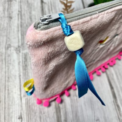 Trousse de toilette broderie Tente / éponge bambou et enduit / Rose – Image 2