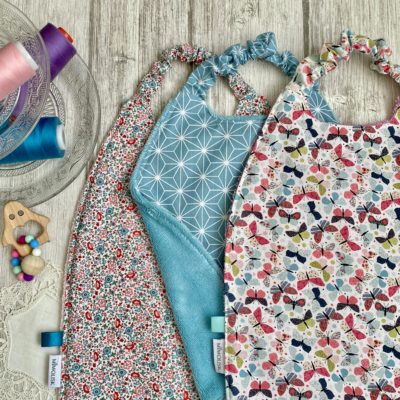 Serviette élastiquée coton et éponge bio / fleurs rose, rouge, bleu – Image 3