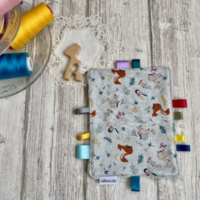 Doudou & anneau de dentition bois, motif écureuils oiseaux efanie