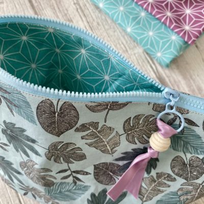 Trousse de toilette XL enduite / Tropical bleu – Image 2