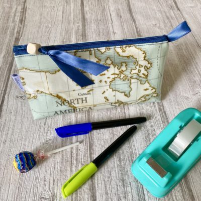 Trousse triangle enduite, non doublée, motif Tour du monde Maps