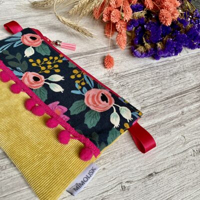 Pochette pompons / velours jaune, fleurs rifle rose jaune bleu