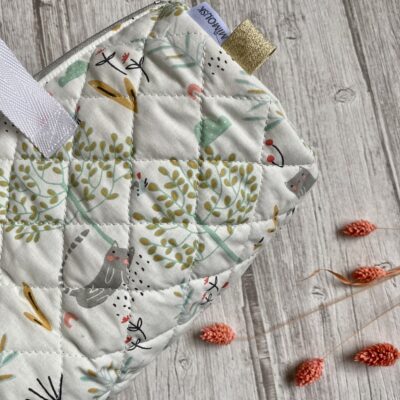Mini sac polochon matelassé jardin et chats / blanc – Image 3