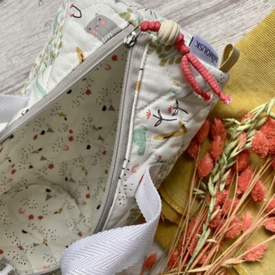 Mini sac polochon matelassé jardin et chats / blanc – Image 2
