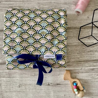 Tapis à langer nomade / motif éventails yona, rose ciel vert, éponge bambou grise