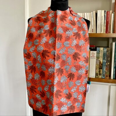 Maxi serviette XL élastiquée, imprimé feuillage tropical brique – Image 2