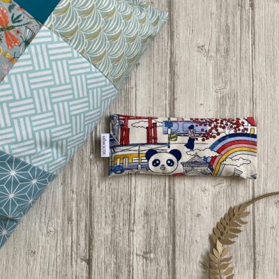 Eye pillow / motif Tokyo / blanc bleu jaune rouge