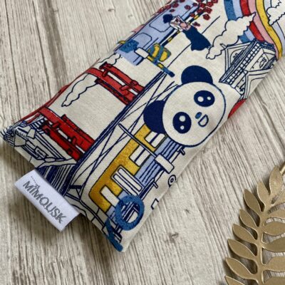 Eye pillow / motif Tokyo / blanc bleu jaune rouge – Image 3