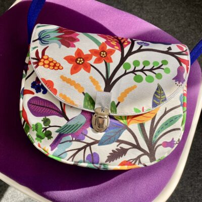 Sac bandoulière, tissu enduit Parc Floral, doublure lin violet