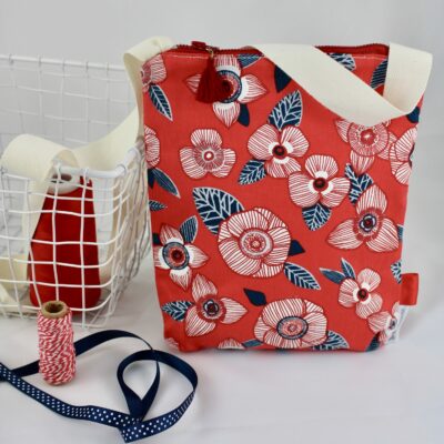 Sac pochette bandoulière motif fleuri rouge marine
