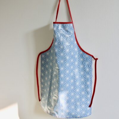 Tablier enduit motif origami bleu/rouge