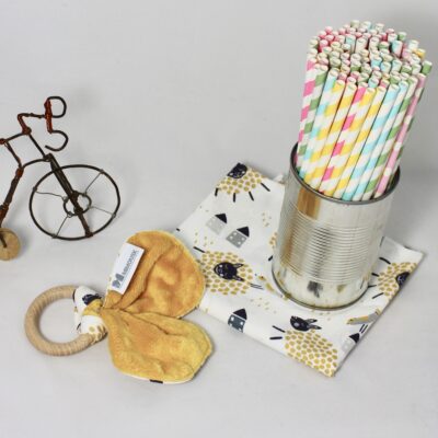 Hochet oreilles moutons minky moutarde & anneau de dentition bois – Image 2
