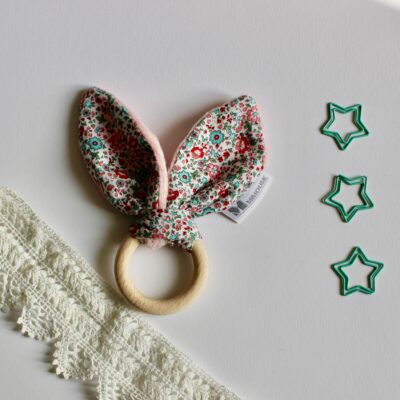 Hochet oreilles fleurs et minky rose & anneau de dentition bois