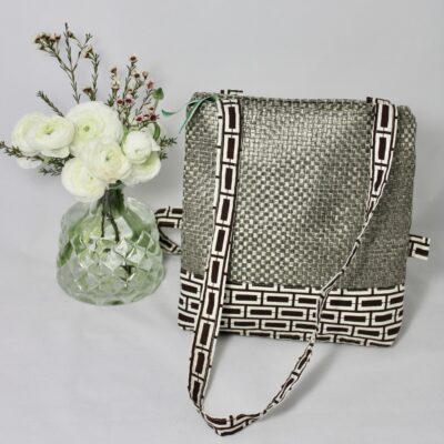 Petit sac à main marron tressé