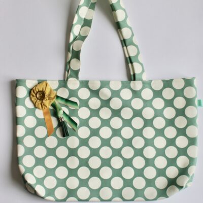Sac à main cabas enduit, vert motif gros pois blancs