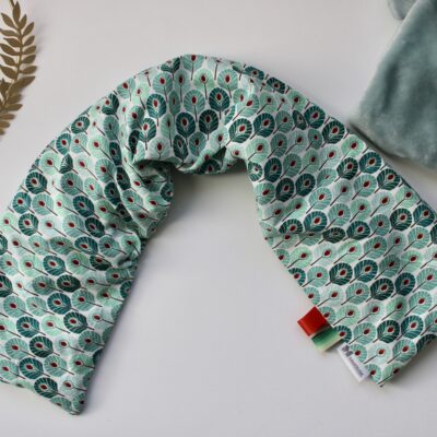 Bouillotte longue pour cervicales en graines de lin bio, décor plumes de paon – Image 4