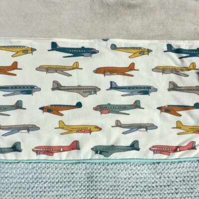 Couverture Avions - tricot, polaire et imprimé avions – Image 2