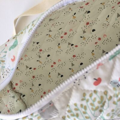 Sac polochon matelassé / décor pastel chats – Image 3